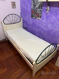 Letto singolo e materasso il lattice