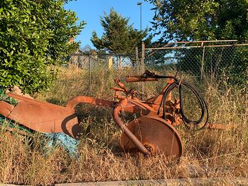Aratro per cingolato 60/70 cv