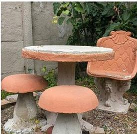 tavolo e due poltrone in cemento da esterno, altro