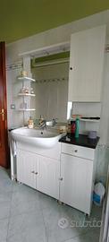 Mobiletto bagno con lavabo