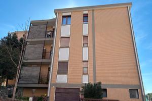 Luminoso ristrutturato via monte mixi