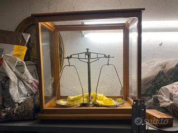 Bilancia di Precisione Antica