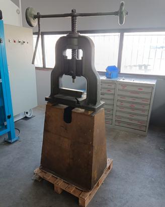 Pressa bilanciere a vite vintage industrial 
