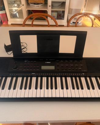 Tastiera Yamaha PSR-E273