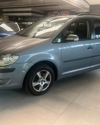 VOLKSWAGEN Touran 2.0 Conceptline Ecofuel 7 POSTI