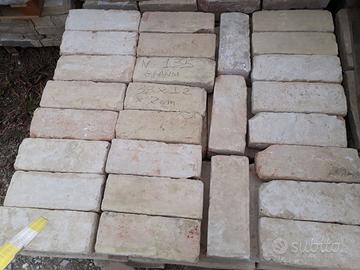 Mattoni antichi , coppi , pianelle, pianconi.