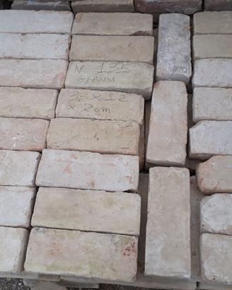 Mattoni antichi , coppi , pianelle, pianconi.