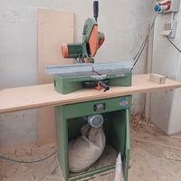 Troncatrice per legno con basamento aspiratore