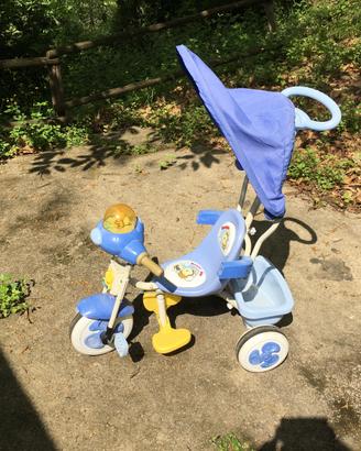 Triciclo con effetti sonori