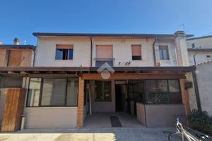 CASA INDIPENDENTE A CASALMORO