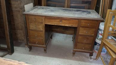 Scrivania d'epoca 