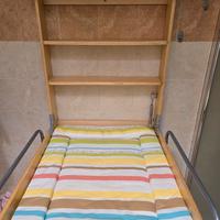 Fasciatoio a muro salvaspazio Roba Baumann - Legno