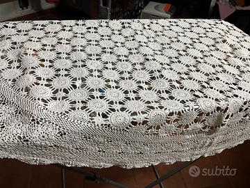 Tovaglia rotonda all uncinetto