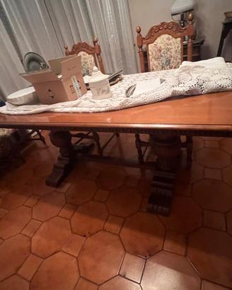 Sala completa stile classico in buono stato