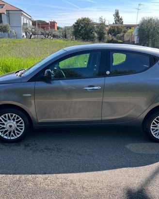 Lancia Ypsilon 0.9 TwinAir 85 CV 5 porte Metano Ec