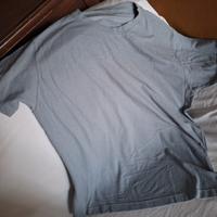 T-shirt di qualità mai usata 