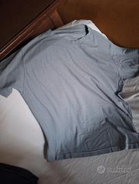 T-shirt di qualità mai usata 