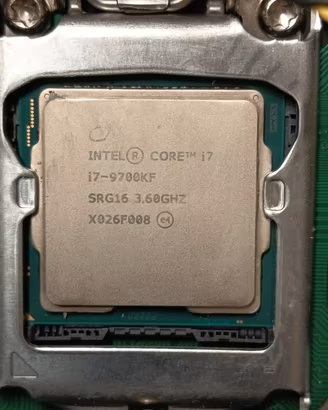 CPU Intel i7 9700k f 3.6GHz + dissipatore