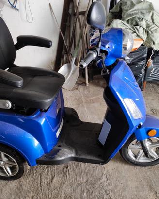 Scooter elettrico tre ruote