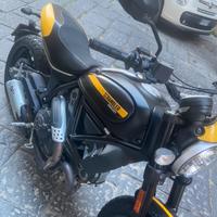 Moto scrambler ducati full throttle