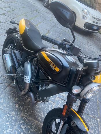 Moto scrambler ducati full throttle