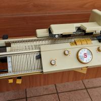MACCHINA MAGLIERIA SINGER 2100/2200
