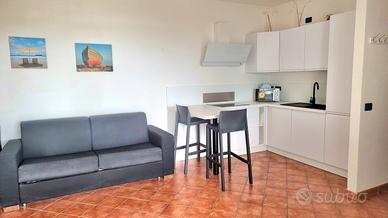 Trilocale con piscina fronte porto turistico