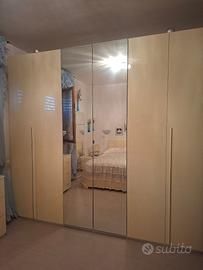 Armadio di camera da letto sei ante e due specchi