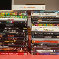 Lotto film vari DVD nuovi 45 dischi + omaggio