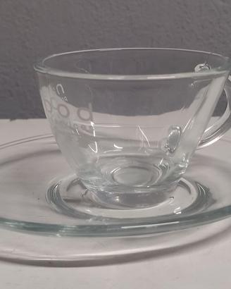 Tazzine da caffè in vetro con piattini