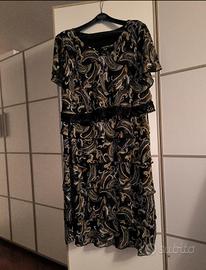 Abito estivo con volant .