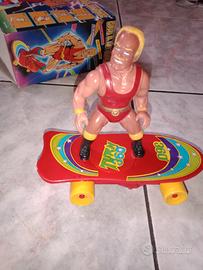 Hogan Hulk su skateboard anni 80