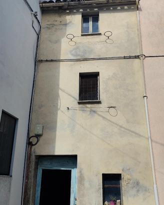 Piccola porzione di fabbricato cielo-terra