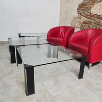 Tavoli da esposizione in vetro.