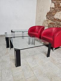 Tavoli da esposizione in vetro.