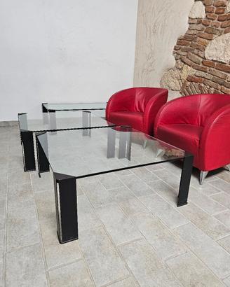 Tavoli da esposizione in vetro.