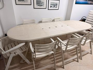 Tavolo da esterno con 8 sedie