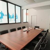 Tavolo riunione con 10 sedute 