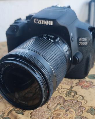 Canon EOS 700 D