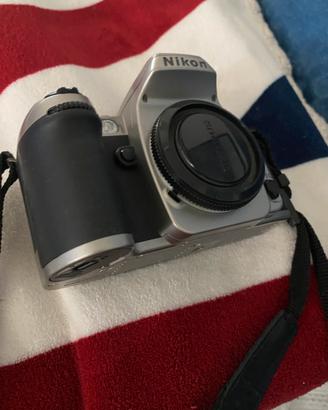 Nikon F80 analogica