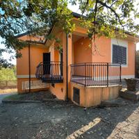 Graziosa villetta nella campagna calabrese