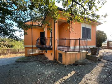 Graziosa villetta nella campagna calabrese