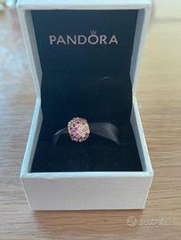 PANDORA 788797C01 Charm Margherita con pavé rosa