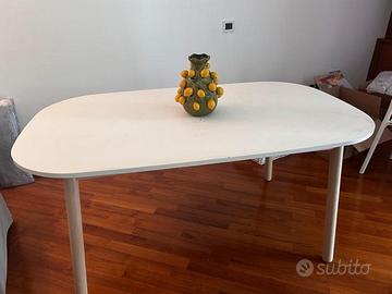 Tavolo da pranzo grande in legno massiccio bianco