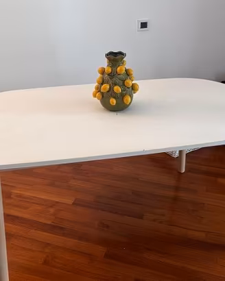 Tavolo da pranzo grande in legno massiccio bianco