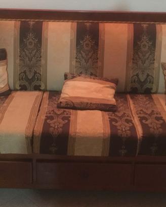 Coppia Divani 5 posti (totali) con cassetti