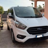 Mini van Furgoncino Ford Tourneo Custom bianco