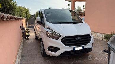 Mini van Furgoncino Ford Tourneo Custom bianco