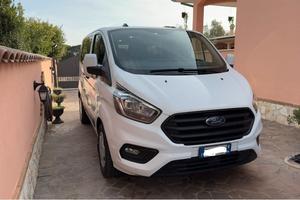 Mini van Furgoncino Ford Tourneo Custom bianco