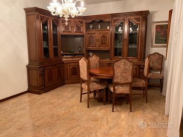 Sala da pranzo in stile classico in legno massello